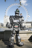 Lloyd Scott 9ft Monster London Marathon 2008