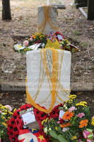 NIUE  SOLDIERS GRAVES HORNCHURCH